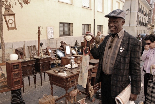 Georges Adéagbo, Flohmarkt in León